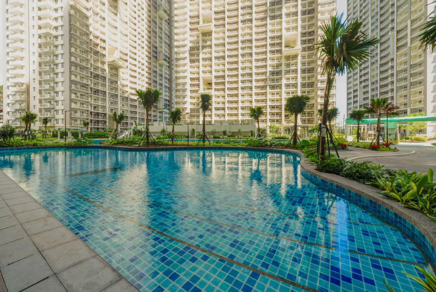 Leisure pool between the towers at Allegra Garden Place