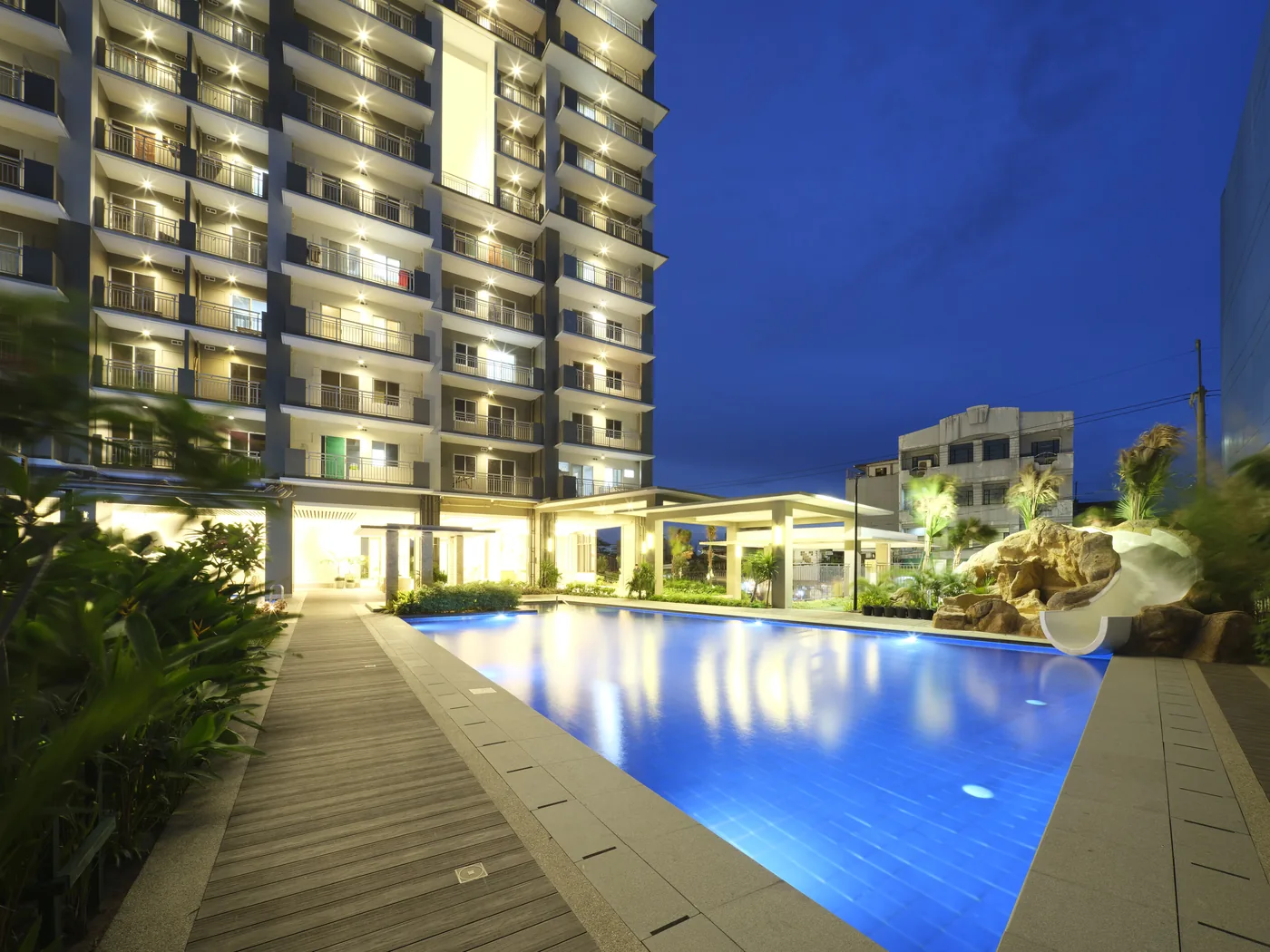 Cameron Residences — 45-storey DMCI Homes tower in Quezon City along Roosevelt Ave.
