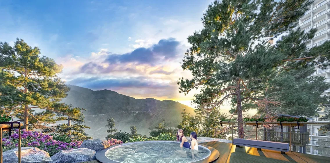 Outdoor jacuzzi on the deck at Moncello Crest