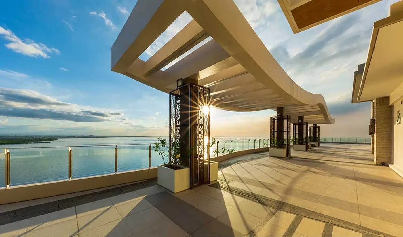 The Promenade, a covered bayfront deck at Oak Harbor Residences