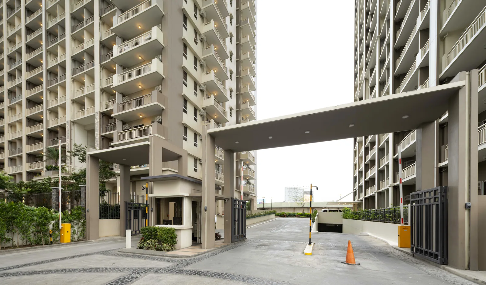 The entrance gate at Prisma Residences, Pasig Boulevard