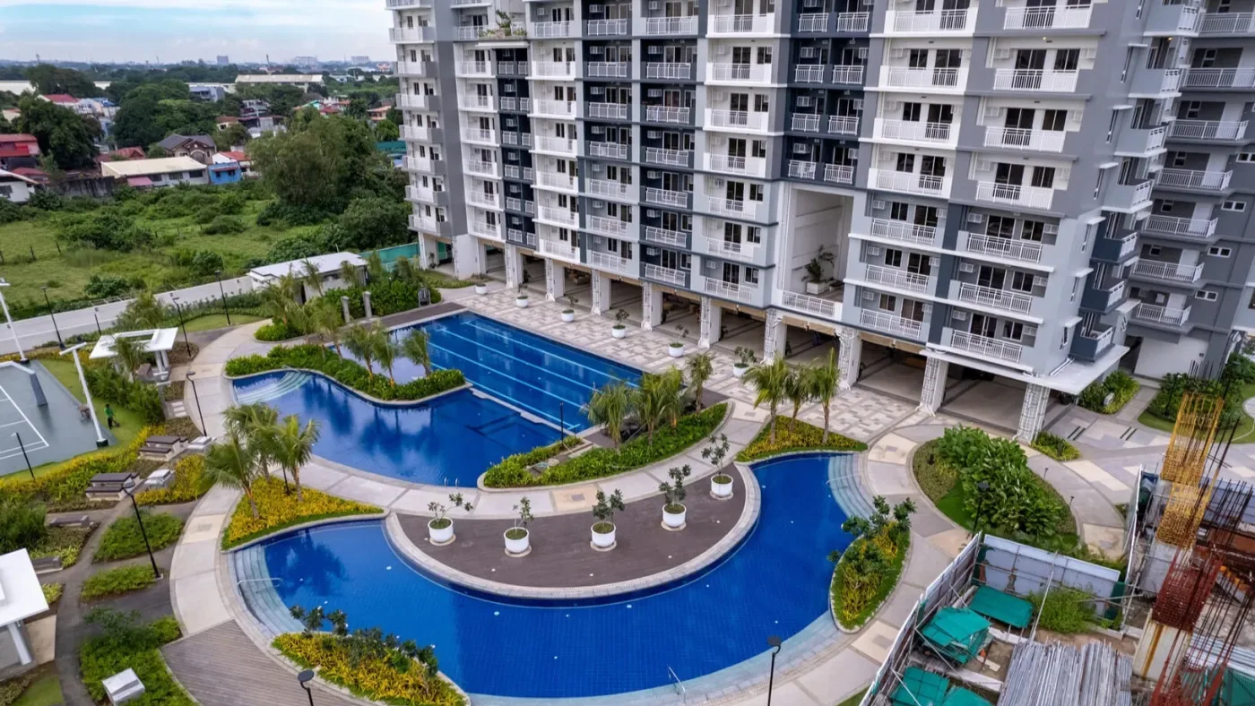 The amenity core and pool deck at Sonora Garden Residences
